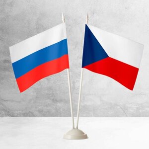 Настольные флаги России и Чехии на пластиковой белой подставке
