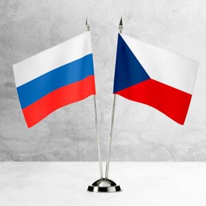 Настольные флаги России и Чехии на пластиковой подставке под серебро