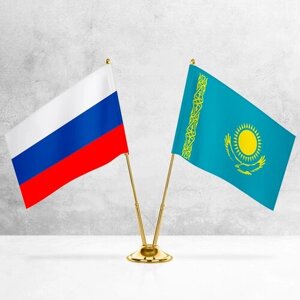 Настольные флаги России и Казахстана на металлической подставке под золото