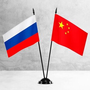 Настольные флаги России и Китая на пластиковой черной подставке