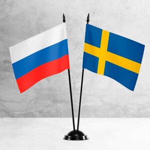 Настольные флаги России и Швеции на пластиковой черной подставке
