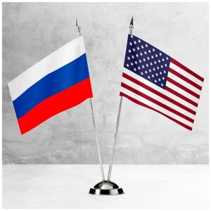 Настольные флаги России и США на пластиковой подставке под серебро