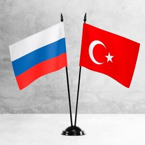 Настольные флаги России и Турции на пластиковой черной подставке