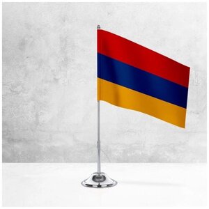 Настольный флаг Армении на металлической подставке под серебро