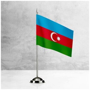 Настольный флаг Азербайджана на пластиковой подставке под серебро