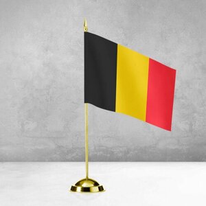 Настольный флаг Бельгии на пластиковой подставке под золото