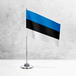 Настольный флаг Эстонии на металлической подставке под серебро
