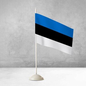 Настольный флаг Эстонии на пластиковой белой подставке