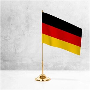 Настольный флаг Германии на металлической подставке под золото / Флажок Германии настольный 15x22 см. на подставке