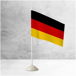 Настольный флаг Германии на пластиковой белой подставке / Флажок Германии настольный 15x22 см. на подставке