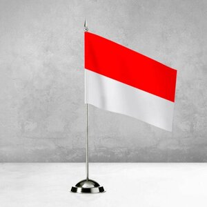 Настольный флаг Индонезии на пластиковой подставке под серебро