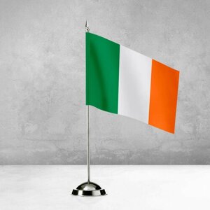 Настольный флаг Ирландии на пластиковой подставке под серебро
