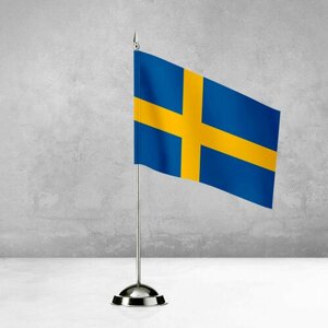 Настольный флаг Швеции на пластиковой подставке под серебро