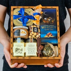 Подарочный набор с мёдом, сладостями и орехами ART-Box артишок №2203