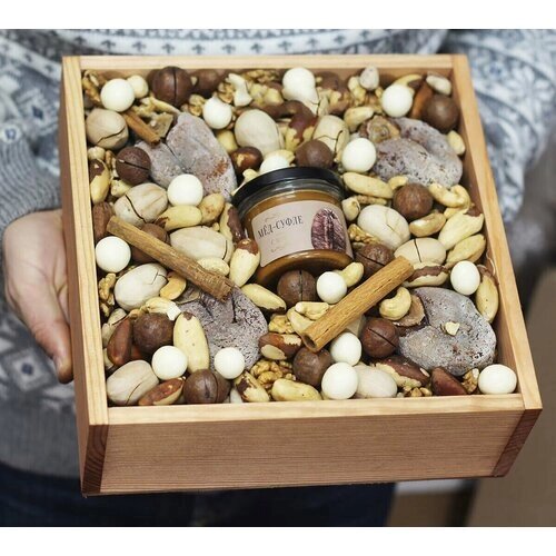 Подарочный набор с орехами, сухофруктами и мёдом #21-12