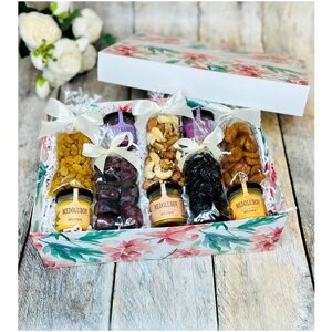 Подарочный набор "Самой прекрасной", мед-суфле, орехи и сухофрукты