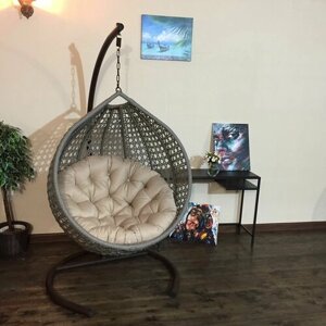 Подвесное кресло Арриба Кантри на металлической стойке мокко с круглой бежевой подушкой