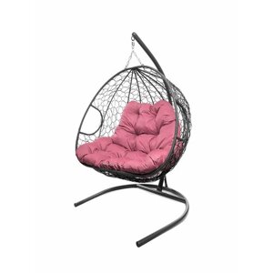 Подвесное кресло из ротанга "Для двоих" серое с розовой подушкой M-GROUP