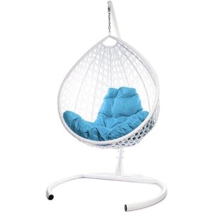 Подвесное кресло из ротанга "Капля Люкс" белое с голубой подушкой M-Group