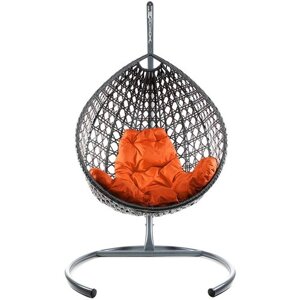 Подвесное кресло из ротанга "Капля Люкс" серое с оранжевой подушкой M-Group