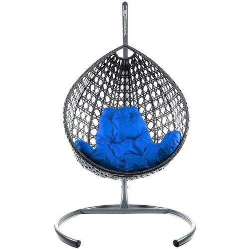 Подвесное кресло из ротанга "Капля Люкс" серое с синей подушкой M-Group