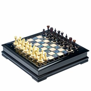 Шахматный ларец с натуральным перламутром и фигурами из янтаря (отделка черной тканью) 45х45 см