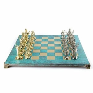 Шахматный набор "Троянская война"патинирован. мет. доска 54х54, фигуры золото/серебро)