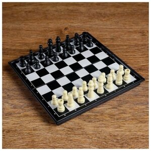 Шахматы "Торпос" пластиковые 19 х 19 см, в коробке 1 набор