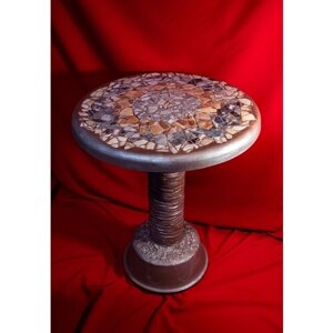 Столик из бетона с мозаичной отделкой и круглой столешницей - Каменная Гряда