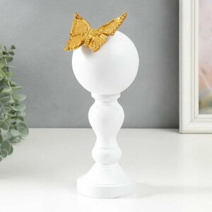 Сувенир полистоун "Золотая бабочка на колонне с шаром" белый 24.5х9х10 см