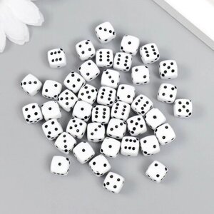 Бусины для творчества пластик "Белый игральный кубик" чёрные точки набор 20гр 0,8х0,8х0,8 см 78118