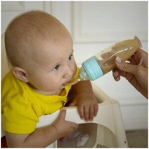Бутылочка для кормления малышей с ложкой дозатором Baby Nice 90 мл, от 0 месяцев силиконовая, голубой/ ложка бутылочка для кормления