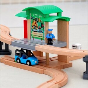 Деревянная железная дорога: Поездной состав, туннель, станция двухуровневая с лифтом и машинка, элемент детской железной дороги