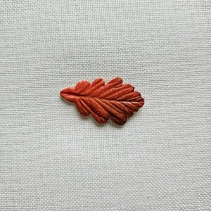 Игольница-магнит/магнитный держатель для игл лист дуба красный