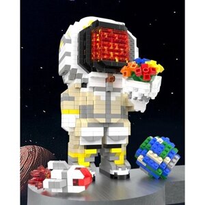 Конструктор 3D из миниблоков RTOY Любимые игрушки Космонавт с подсветкой 988 элементов - JM20825
