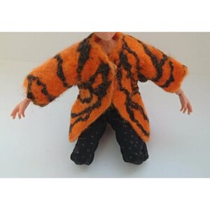 Короткое валяное пальто "Тигрица" для куклы 18-20 см
