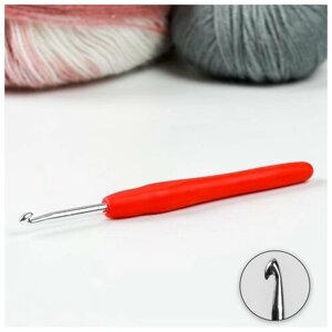 Крючок для вязания, с силиконовой ручкой, d = 4,5 мм, 14 см, цвет красный