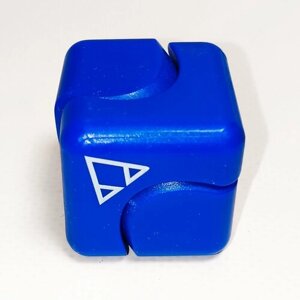 Кубик спине синий цвета.