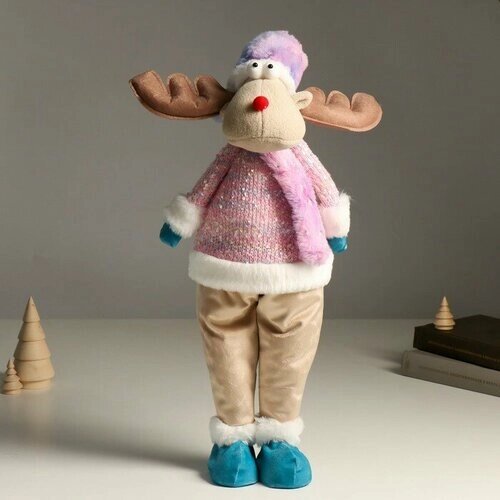 Кукла интерьерная "Лосик в розовом свитере с мехом и голубом колпаке, со звёздочкой" 61,5 см 94880 от компании М.Видео - фото 1