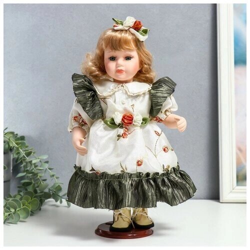 Кукла коллекционная керамика Беатрис в атласном платье с розочками 30 см от компании М.Видео - фото 1