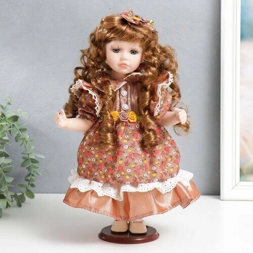 Кукла коллекционная керамика Тося в платье с мелкими цветочками, с бантом в волосах 30 см 758617 от компании М.Видео - фото 1