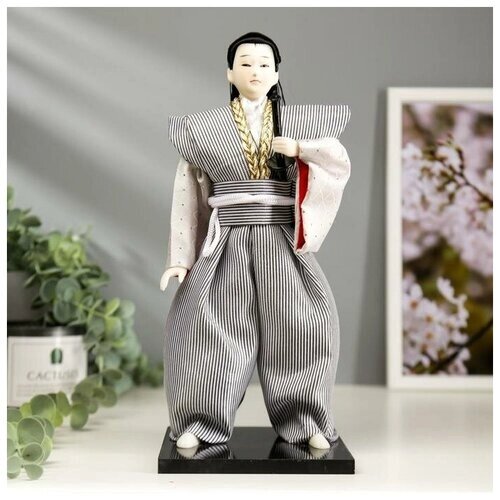 Кукла коллекционная Самурай в сером кимоно с мечом 30х12,5х12,5 см от компании М.Видео - фото 1