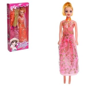 Кукла-модель с набором платьев,