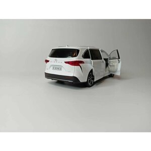 Модель автомобиля Toyota Sienna коллекционная металлическая игрушка масштаб 1:24 белый