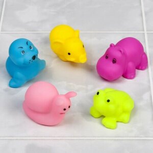 Набор резиновых игрушек для игры в ванной Маленькие друзья, 5 шт, цвета микс