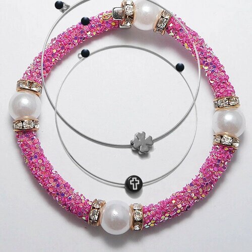 Набор розовых браслетов из бисера от компании М.Видео - фото 1