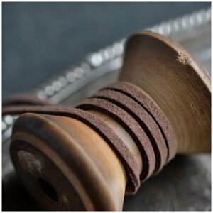 Шнур из иск. замши 3х1.5 мм 8 метров для шитья / рукоделия / браслетов, цвет шоколадный в Москве от компании М.Видео