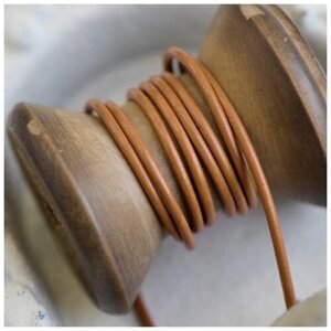 Шнур кожаный круглый 2 мм 3 метра для шитья / рукоделия / браслетов, цвет рыже-коричневый в Москве от компании М.Видео