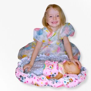 Подарочный набор аксессуаров для куклы 47см: Кроватка кокон-коврик и комплект белья, Мечта