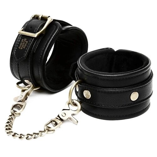 Бастықтың аяғын жалаған порно дымқыл трусиктерде